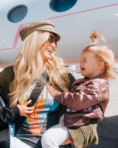 Paris Hilton con su pequeña hija London.