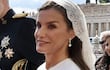La reina Letizia, a su llegada a la misa del inicio del pontificado del papa León XIV en la plaza de San Pedro en el Vaticano.