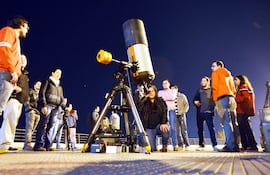 Fotografía de archivo y referencia: otras observaciones en la Costanera de Asunción congregaron a muchos interesados.