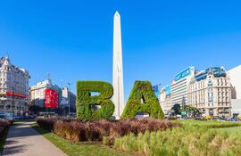 Imagen de referencia. El Obelisco, sin lugar a dudas es uno de los símbolos de Buenos Aires, ubicado en pleno centro de la capital, entre la 
majestuosa avenida 9 de Julio (catalogada como la más ancha del mundo) y la emblemática avenida Corrientes.