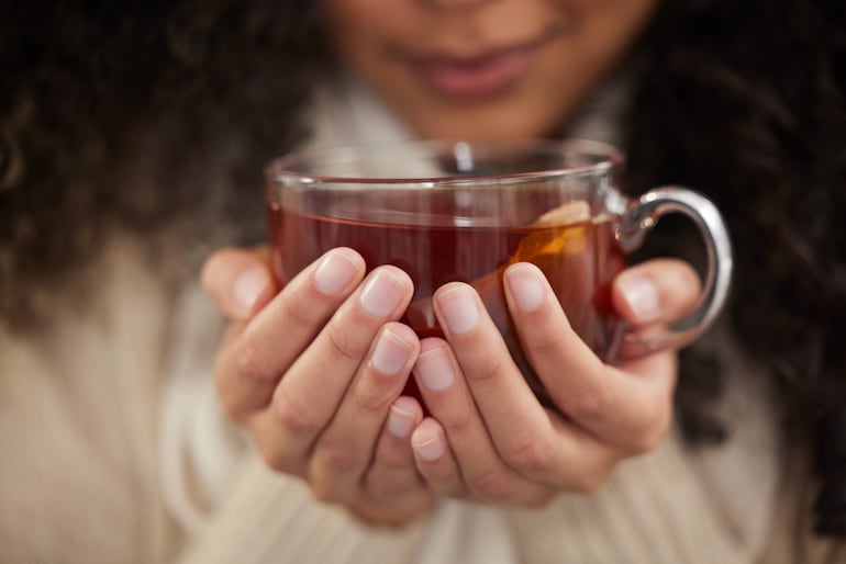 El "té de abuela" para el estrés: hierbas que ayudan a bajar los niveles de cortisol - Estilo de vida