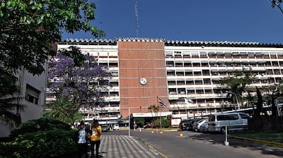 Hospital Central del IPS sobre la avenida Sacramento. La cantidad de titulares registró un alza del 7%, mientras los beneficiarios sufrieron una caída del 3%.