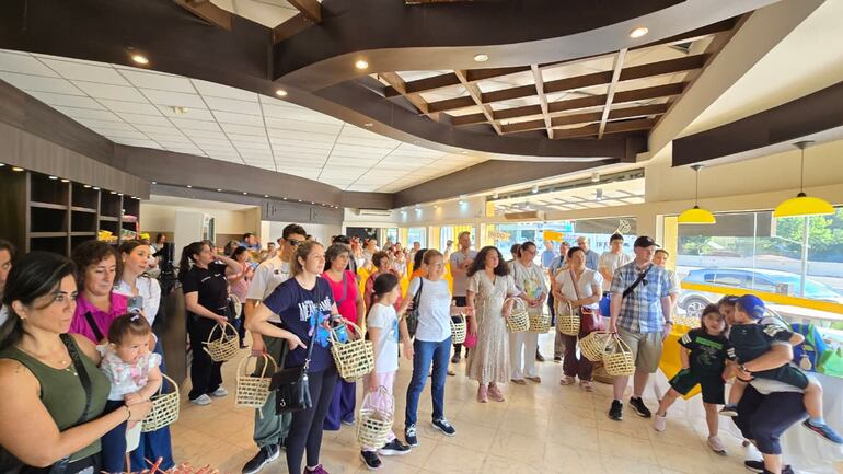 Los visitantes y turistas fueron acompañados por sus familias.