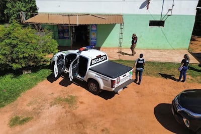 Policías del Decapi de Ciudad del Este en el minimercado de Juan E. O'Leary donde capturaron a Mario Pucheta Martínez.
