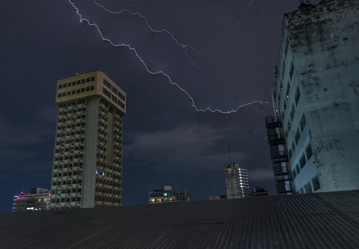 Anuncian lluvias intensas y posible caída de granizos para quince departamentos