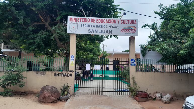 Alumnos de la escuela San Juan de San Antonio tampoco reciben el almuerzo escolar y los padres ya no quieren enviar a sus hijos para cumplir con el horario extendido.