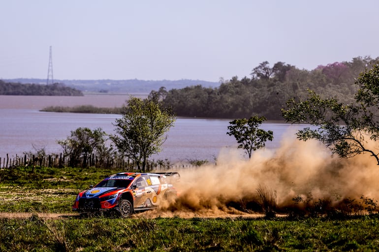 Los tres equipos con sus Rally1, Toyota Gazoo Racing, Hyundai Motorsport y M-Sport Ford, tendrán la posibilidad de testar sus máquinas, en Carmen del Paraná, antes del inicio de la competencia.