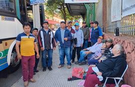Integrantes de la Coordinadora Yataity del Norte se instalaron frente al Ministerio de Salud en busca de una solución.