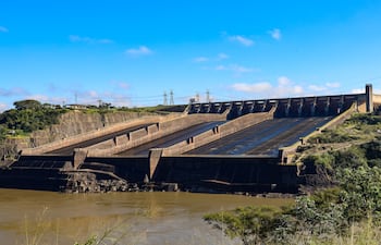 Vertedero de Itaipú.