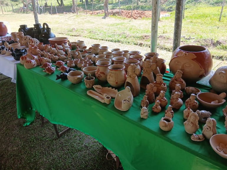 La artesanía fue protagonista en la VI edición de la Expo Kambuchi Rape, con una amplia variedad de piezas elaboradas por artesanos de Tobatí.