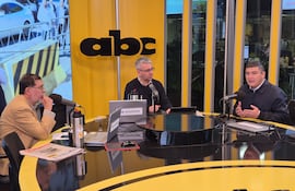 Senador José Oviedo (Yo Creo), en estudios de ABC Cardinal 730 AM.