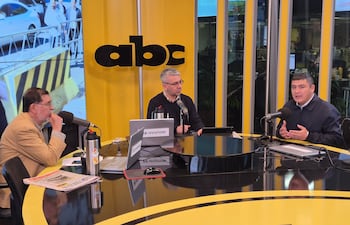 Senador José Oviedo (Yo Creo), en estudios de ABC Cardinal 730 AM.