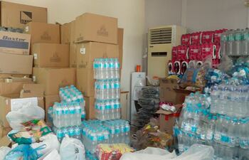 Parte del importante lote de alimentos, bebidas y medicamentos, entregado por la Comunidad Judía del Paraguay al Cuerpo de Bomberos Voluntarios del Paraguay.