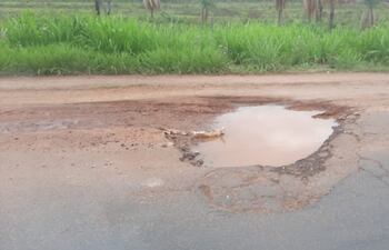 La ruta Tobatí–Arroyos y Esteros lleva años en pésimas condiciones, con baches y tramos deteriorados que ponen en riesgo a conductores.