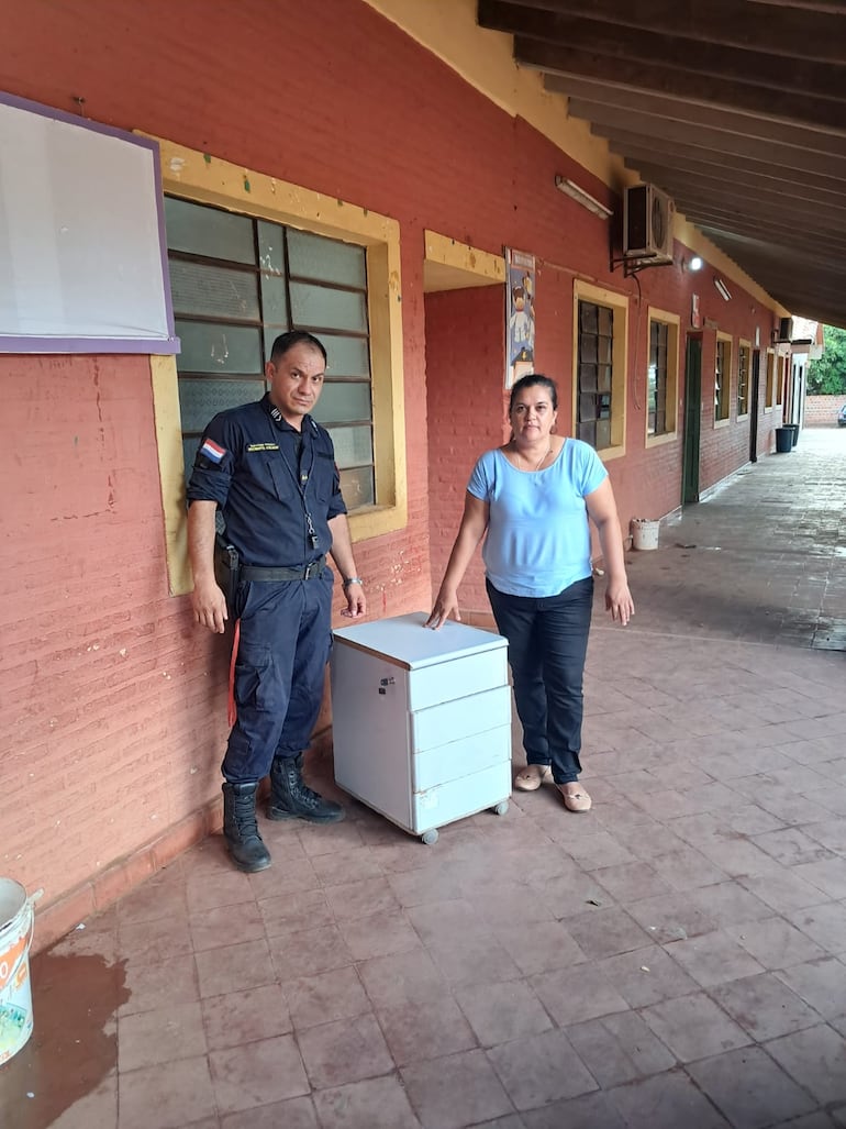 El mueble robado que fue recuperado por la Policía.