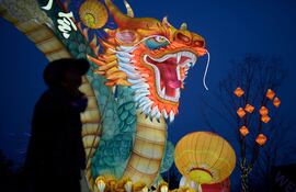 Una figura de un dragón en Pekín, China.