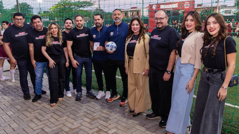 Los exmundialistas Diego Barreto y Gustavo Morínigo acompañaron el lanzamiento como invitados especiales.