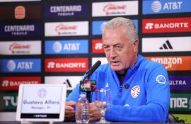 Gustavo Julio Alfaro Mereles (63 años), entrenador de la selección paraguaya de fútbol.