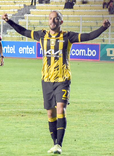 Juan Sinforiano Godoy Viñales, futbolista paraguayo del The Strongest de La Paz, Bolivia.