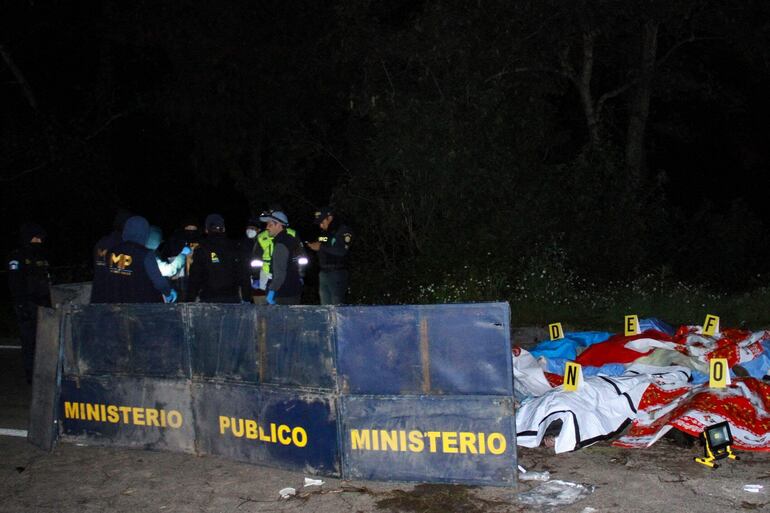 Imágenes de la intervención fiscal tras el accidente. 