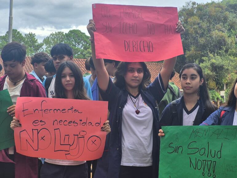 Encarnación: Estudiantes del CTN exigen rubros docentes, reparaciones en la institución y acceso a almuerzo escolar