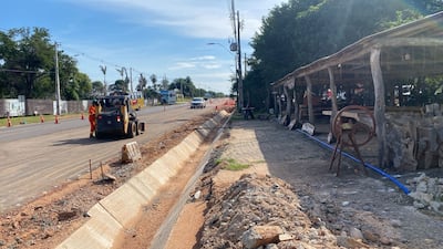 Así se encuentra la parte frontal de un negocio ubicado en el kilómetro 41 de la ruta PY02, en Ypacaraí, sin acceso debido a las obras que se ejecutan en la zona.