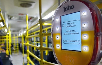 Las empresas que prestan el servicio de billetaje electrónico —actualmente Más y Jaha— deberán implementar validadores que permitan el pago electrónico del pasaje con múltiples medios.