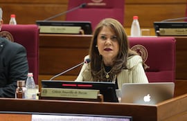 Celeste Amarilla (PLRA), senadora.