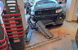 Jackson Rogeris Neves do Val ingresó al supermercado con su camioneta.