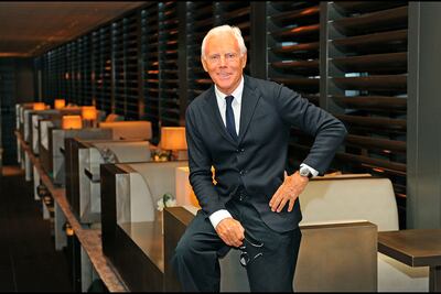 Giorgio Armani en sus más de 50 años de carrera como diseñador transformó la moda e hizo de su nombre sinónimo de elegancia sin perder la comodidad y funcionalidad. 