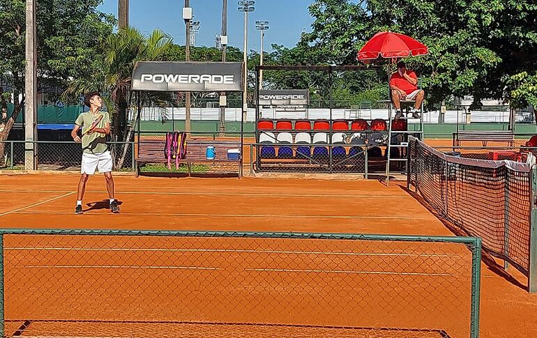 Cayo Narváez Espínola está en cuartos de final de singles 16 años, al igual que Sergio Elián Walther Mereles.