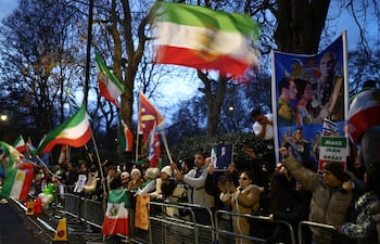 Los iraníes comenzaron varias protestas contra la delicada situación económica y el régimen del país.