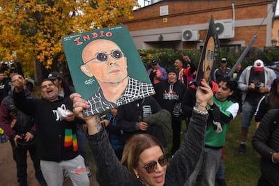 Fans del 'Indio' Solari durante una congregación tras su fallecimiento el pasado viernes, en la localidad argentina de Ituzaingó.