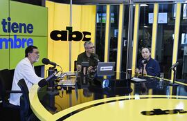 La senadora por Cruzada Nacional, Yolanda Paredes (izq.) visitó hoy No Tiene Nombre, de ABC.