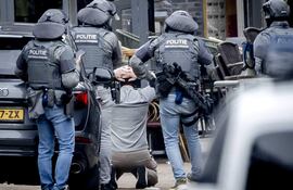 Police detain man during hostage situation in Dutch town of Ede