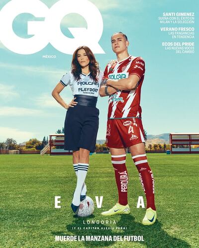 Eva Longoria junto al futbolista Alexis Peña en la tapa de GQ México.