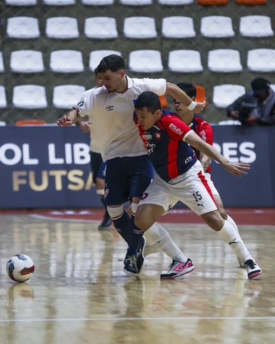Cerro Porteño se impuso a Nacional 2-1 y avanzó a los cuartos de final, como segundo de su grupo. En esta instancia enfrentará a Centauros de Venezuela.