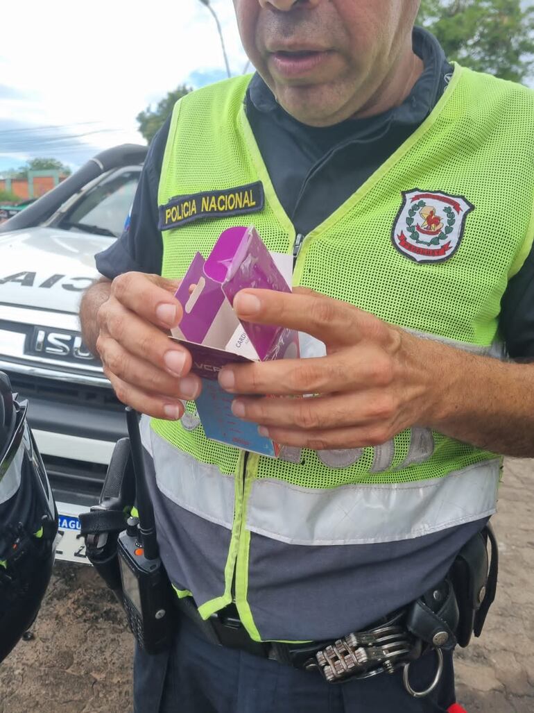 Dos conductores denunciaron que intentaron utilizar la plataforma de Motobolt para enviar droga en estos últimos tres días. Uno de los afectados encontró sospechoso el envío de una caja de foco y un agente policial confirmó que dentro había marihuana.