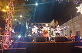 Juan Cancio y con su requinto vibró con la multitud