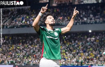 Juan Manuel el “Flaco” López marcó el gol para el Palmeiras, tras asistencia de Ramón Sosa.