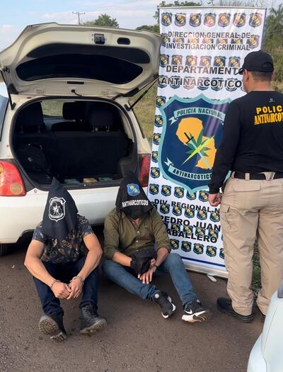 Bruno Ariel Galeano y Juan Emeterio Galeano Castro, tras ser detenidos en Cruce Bella Vista.