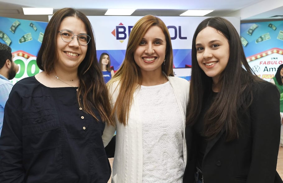 Adriana Acosta, Celeste Meaurio y Liz Reyes.