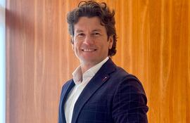 "Ayudaremos a más de 165 niños para que tengan una mejor oportunidad de estudiar", anunció feliz Nelson Haedo Valdez.