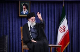 La televisión pública iraní confirmó en la mañana de este domingo la muerte del líder supremo iraní, el ayatolá Ali Jameneí, en los bombardeos de Estados Unidos e Israel contra la república islámica.