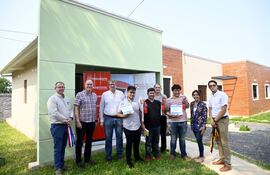 Los tres primeros beneficiados ya disfrutan de su casa propia. Estos extendieron su agradecimiento a los accionistas  del Grupo Yaguarete.