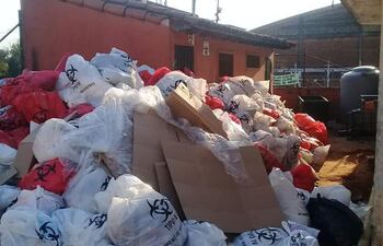 montana-de-basura-patologica-en-hospital-capitalino-124058000000-1735739.jpg