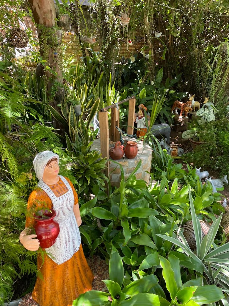 Cada escena del pesebre muestra con detalle la riqueza de la cultura paraguaya y la fuerza de nuestras tradiciones, transmitiendo a grandes y chicos el legado y la identidad de nuestro pueblo.
