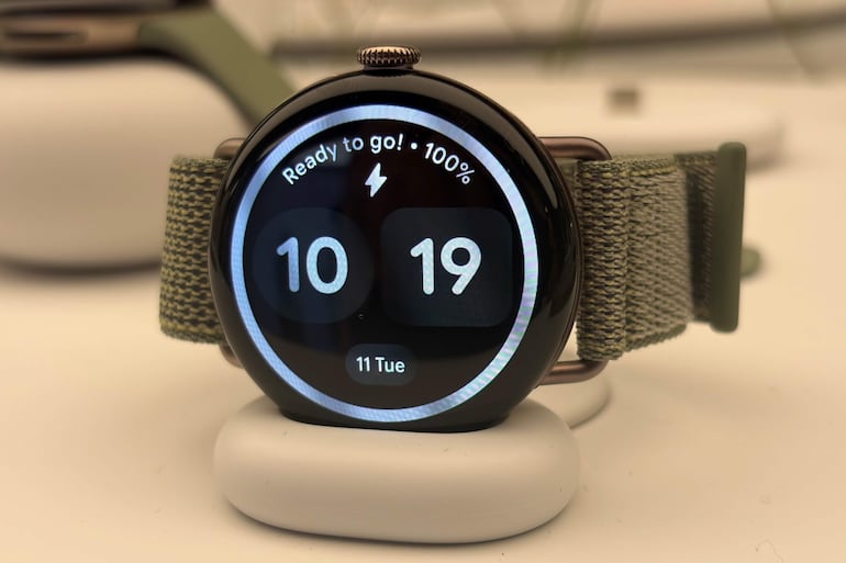 Fotografía que muestra un reloj Pixel Watch 5 de Google durante una presentación previa de sus nuevos productos este martes, en el marco de 'Made by Google' en Nueva York (Estados Unidos). 
