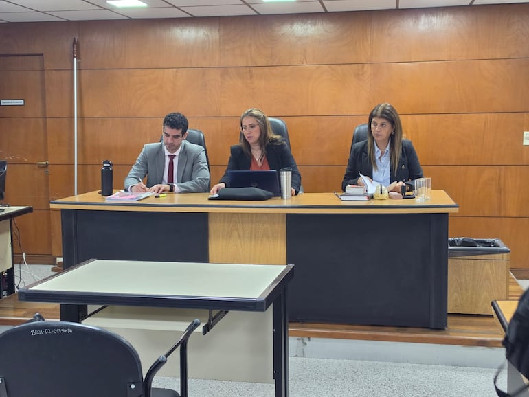 El Tribunal de Sentencia, presidido por Lourdes Garcete e integrado por Juan Vicente Fretes y Celia Salinas.