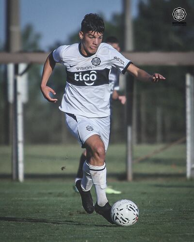 Olimpia y Libertad empataron en el clásico blanco y negro disputado en Villeta y el Decano es uno de los candidatos para el vice.